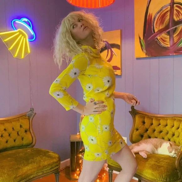 ❌SOLD🏷Vintage 1960s Flower Power mini dress - Picture 5 of 11